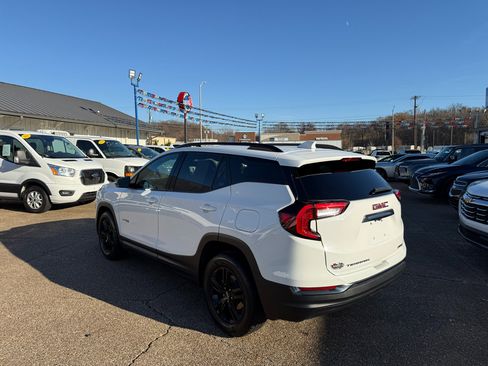 Used 2023 GMC Terrain AT4 image 4