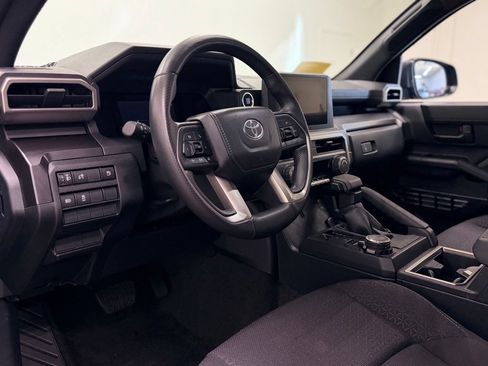 Used 2025 Toyota 4Runner SR5 AWD/4WD image 12