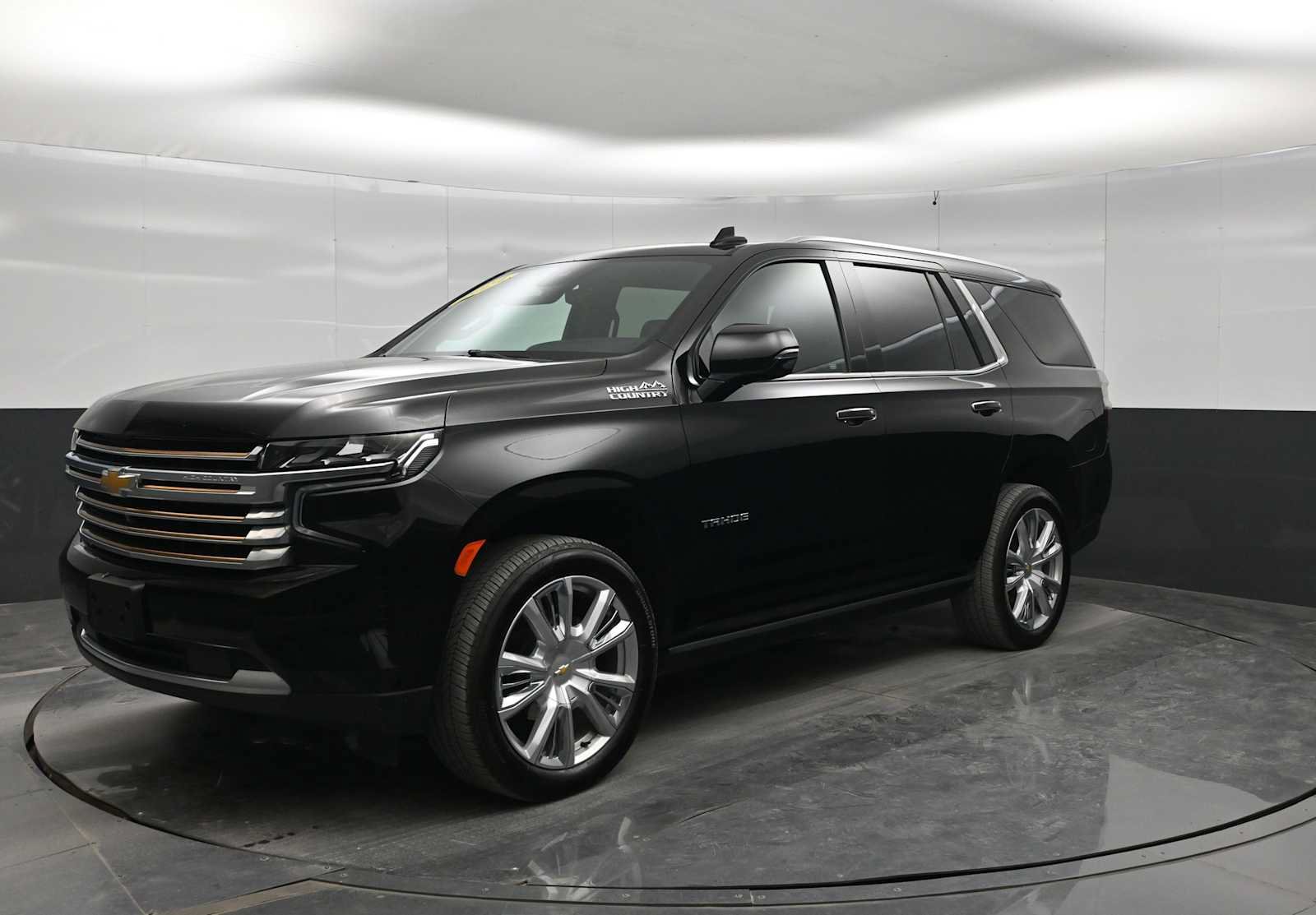 Used 2024 Chevrolet Tahoe High Country w/ Premium Package AWD/4WD image 4