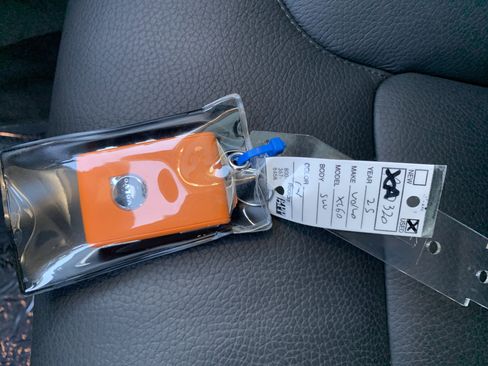 Used 2025 Volvo XC60 B5 Plus image 37