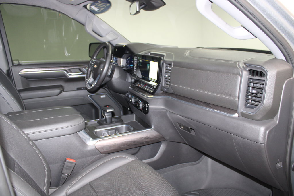 Used 2023 Chevrolet Silverado 1500 LTZ AWD/4WD image 31