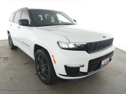 Used 2025 Jeep Grand Cherokee L Summit w/ Obsidian Package image 3