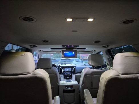 Used 2020 Cadillac Escalade Premium Luxury AWD/4WD image 31