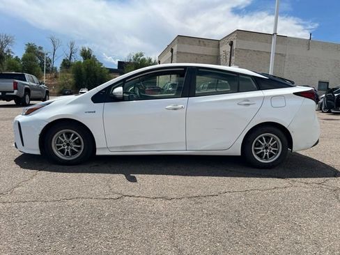 Used 2022 Toyota Prius LE FWD image 2