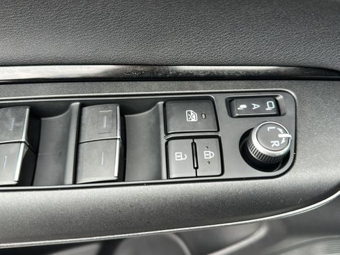 Used 2023 Toyota Venza LE AWD/4WD image 27