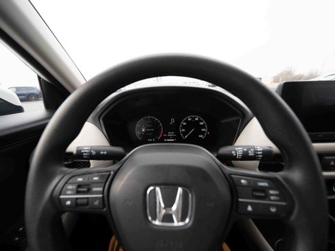 Used 2025 Honda HR-V LX image 15