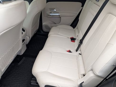 Used 2023 Mercedes-Benz GLB 250 image 28