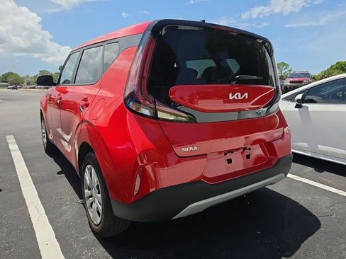 Used 2025 Kia Soul LX FWD image 12