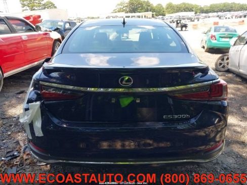Used 2025 Lexus ES 300h w/ Premium Package image 9