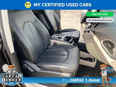 Used 2024 Chrysler Pacifica Touring-L FWD image 22