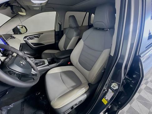 Used 2024 Toyota RAV4 XLE Premium image 9