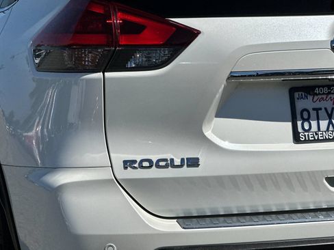 Used 2020 Nissan Rogue SV w/ Premium Package FWD image 27
