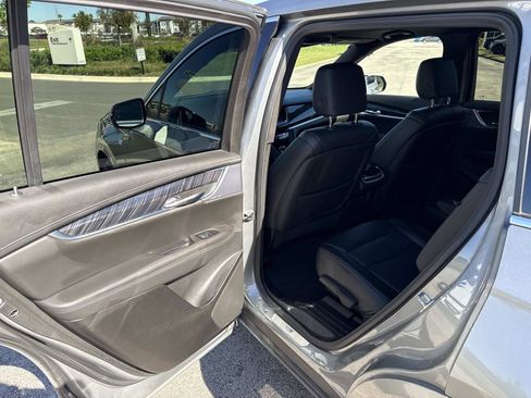 Used 2025 Cadillac XT6 Premium Luxury image 14