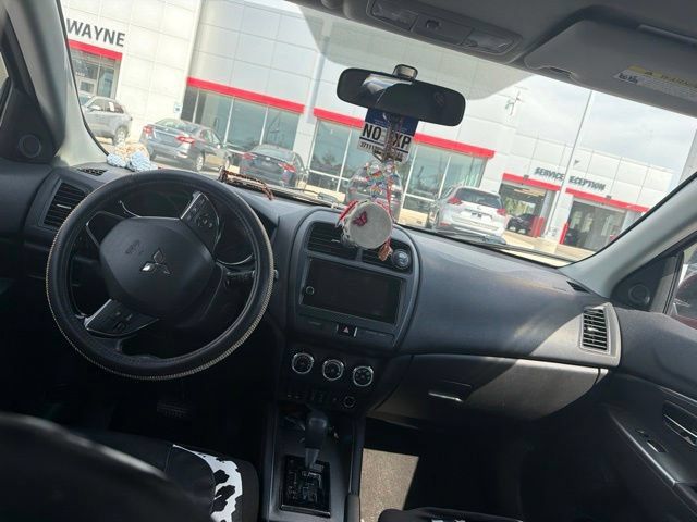 Used 2018 Mitsubishi Outlander Sport SE AWD/4WD image 16
