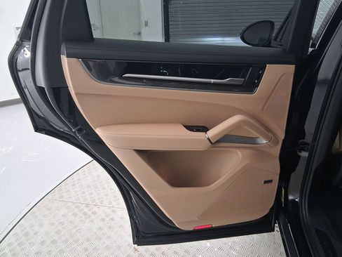 Certified 2025 Porsche Cayenne GTS image 32