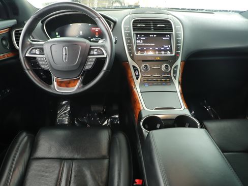 Used 2019 Lincoln Nautilus Reserve FWD image 16