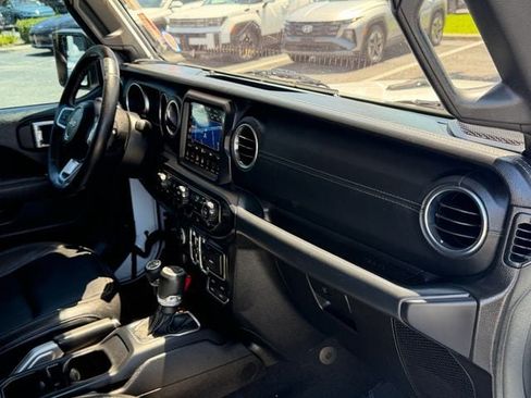 Used 2020 Jeep Gladiator Overland AWD/4WD image 18
