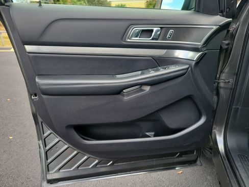 Used 2019 Ford Explorer XLT w/ Equipment Group 202A image 17