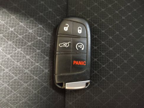 Used 2021 Jeep Grand Cherokee Laredo w/ Security & Convenience Group AWD/4WD image 32