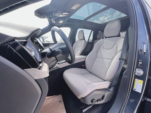 New 2026 Volvo XC90 B6 Plus w/ Protection Package Premier AWD/4WD image 13