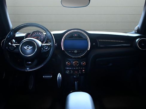 Used 2018 MINI Cooper S image 28