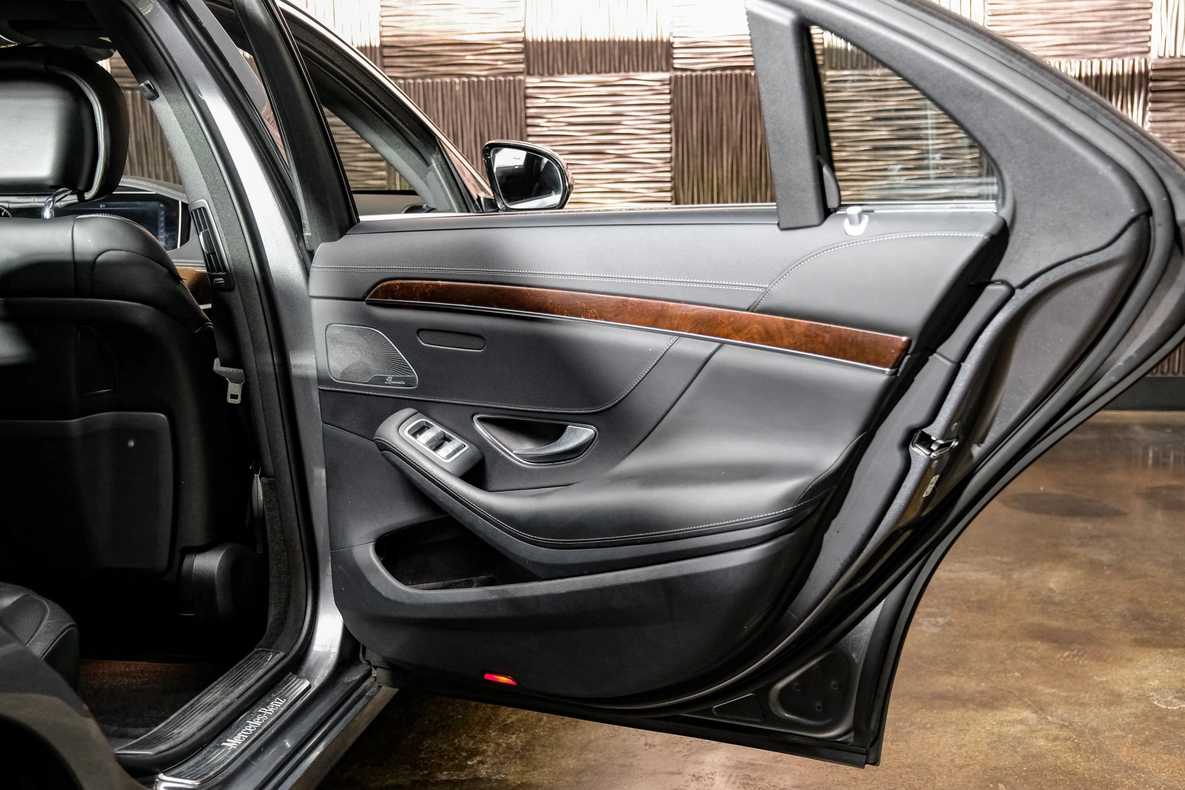 Used 2018 Mercedes-Benz S 560 4MATIC Sedan image 45