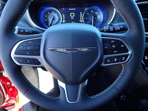 New 2026 Chrysler Pacifica Select image 16