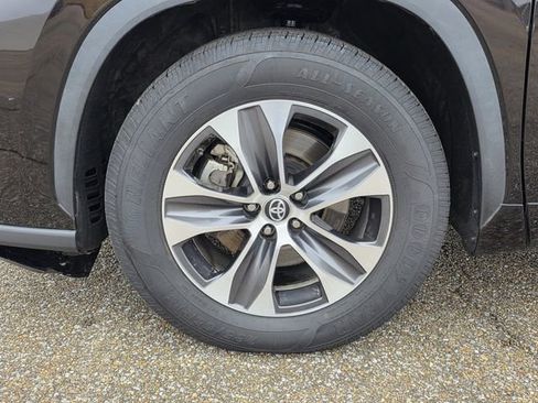 Used 2022 Toyota Highlander XLE image 30