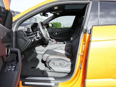 Used 2022 Lamborghini Urus image 30