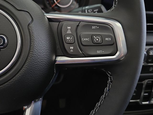 New 2025 Jeep Wrangler Unlimited Sahara w/ Technology Group AWD/4WD image 19