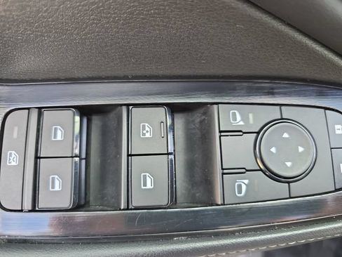 Used 2025 Nissan Rogue SV FWD image 30
