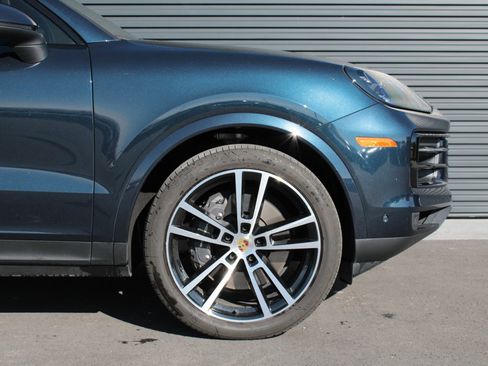 Used 2024 Porsche Cayenne image 11