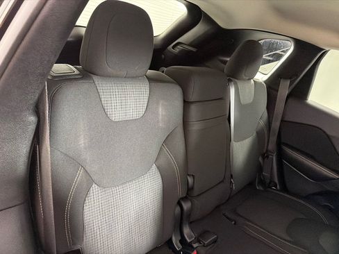 Used 2016 Jeep Cherokee Latitude w/ Cold Weather Group AWD/4WD image 23