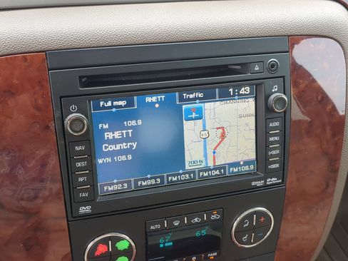 Used 2011 Chevrolet Avalanche LTZ AWD/4WD image 18