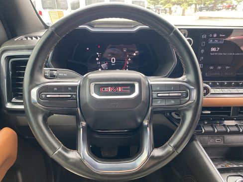Used 2023 GMC Canyon AT4 w/ AT4 Premium Package AWD/4WD image 8