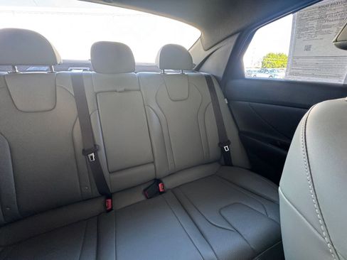 Used 2025 Hyundai Elantra Limited image 37