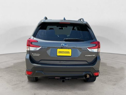 Used 2021 Subaru Forester Premium AWD/4WD image 6
