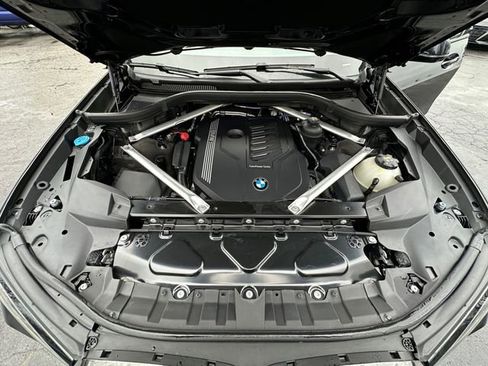Used 2022 BMW X7 xDrive40i w/ M Sport Package image 32