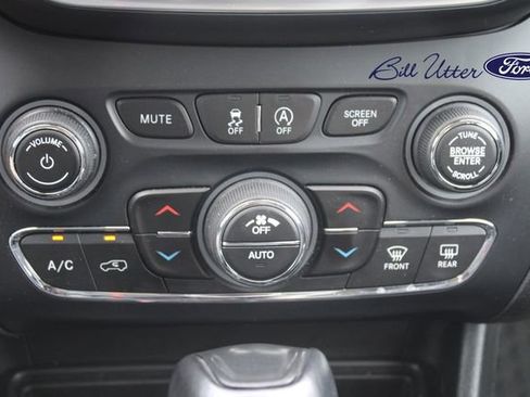 Used 2022 Jeep Cherokee Trailhawk w/ Sun, Sound & Nav Group image 19