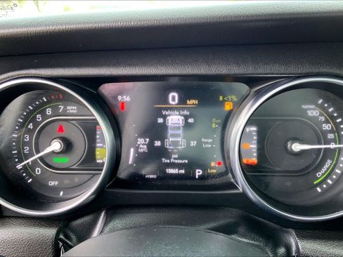 Used 2023 Jeep Wrangler Unlimited Sahara w/ Cold Weather Group AWD/4WD image 22