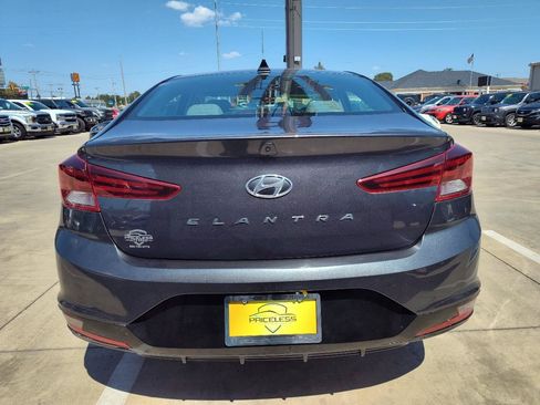 Used 2020 Hyundai Elantra SEL FWD image 5