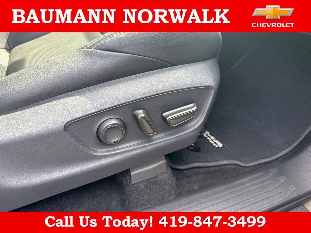 Used 2025 Toyota Tacoma Limited AWD/4WD image 45