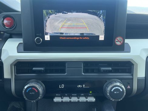 Used 2024 Toyota Tacoma TRD Off-Road image 4