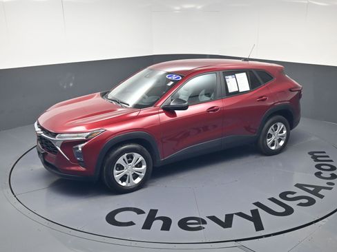 Used 2024 Chevrolet Trax LS w/ Driver Confidence Package image 29