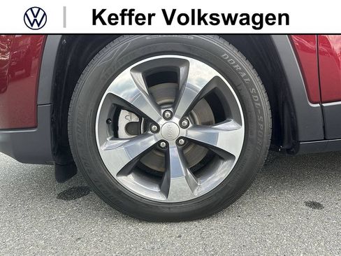 Used 2019 Jeep Cherokee Limited FWD image 11