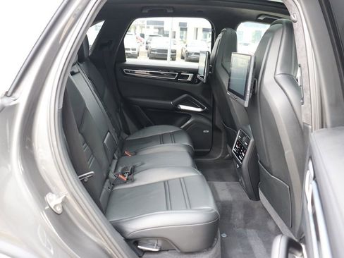 Used 2020 Porsche Cayenne Turbo image 45