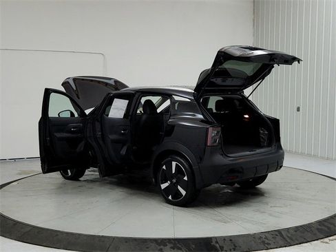 New 2025 Nissan Kicks SR image 13