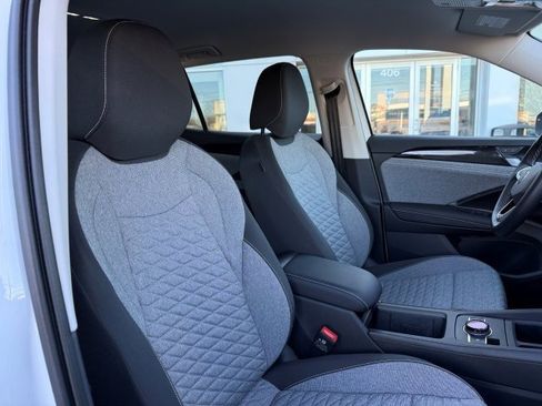 Used 2025 Volkswagen Tiguan S image 20