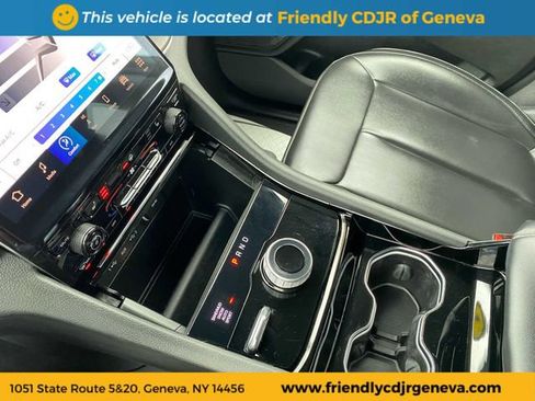 Used 2023 Jeep Grand Cherokee L Limited w/ Black Appearance Package image 19