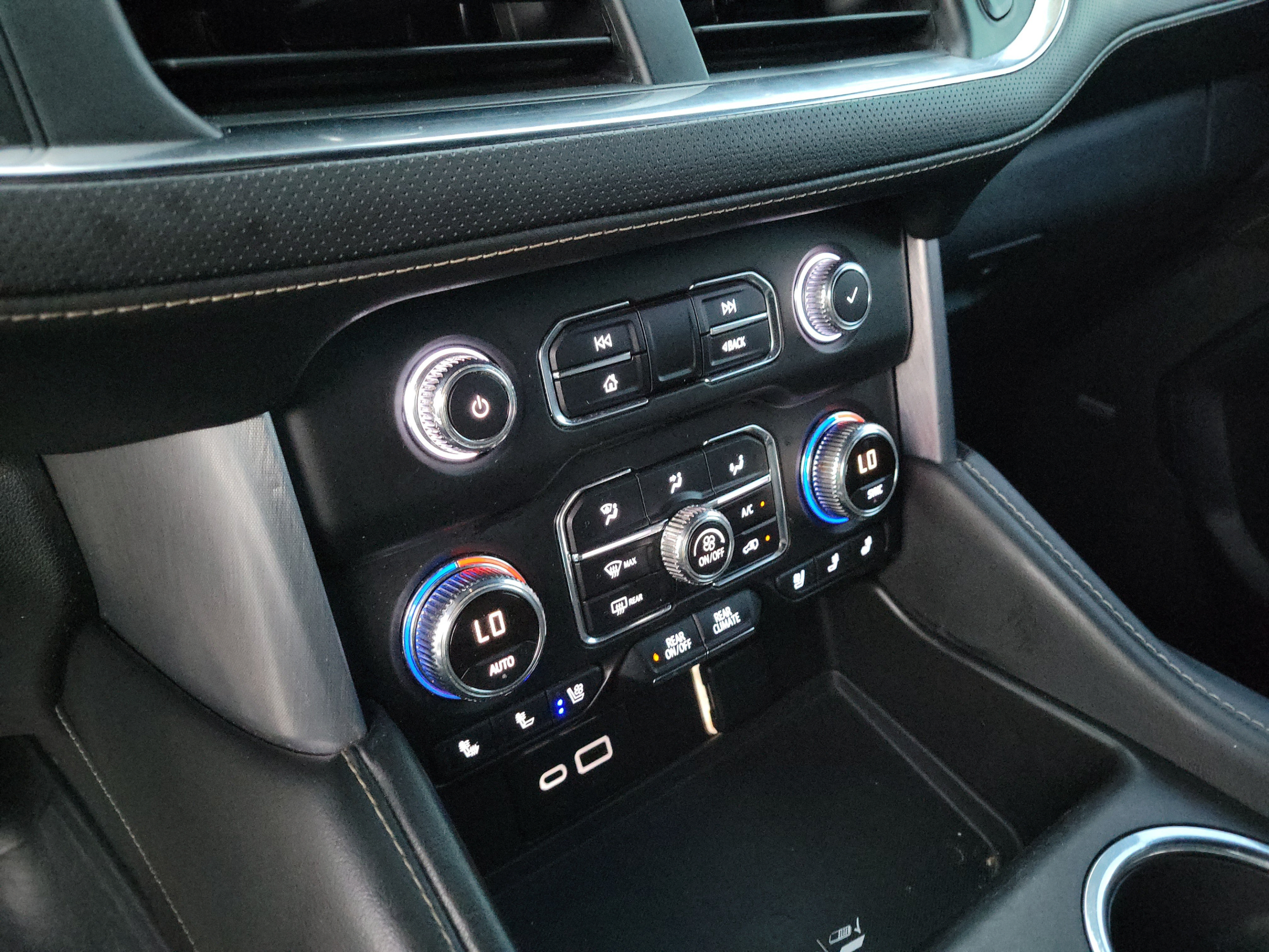 Used 2023 GMC Yukon SLT RWD image 18